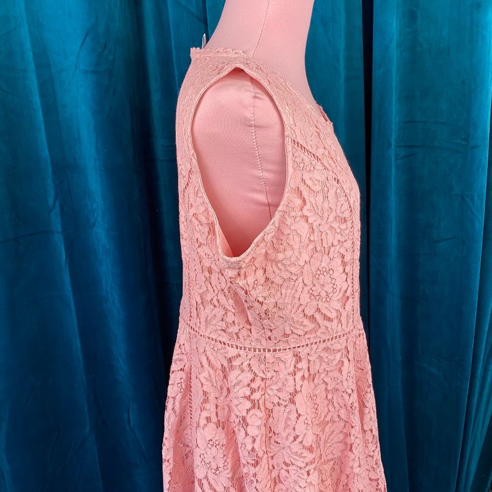 Isaac Mizrahi Lace Handkerchief Hem Midi Dress - Picture 4 of 8